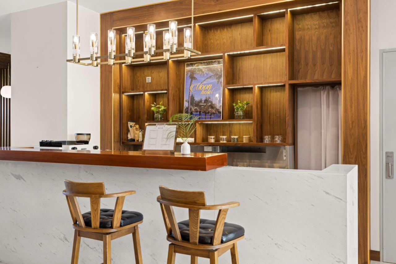 Moon Hotel And Apartment Da Nang Esterno foto