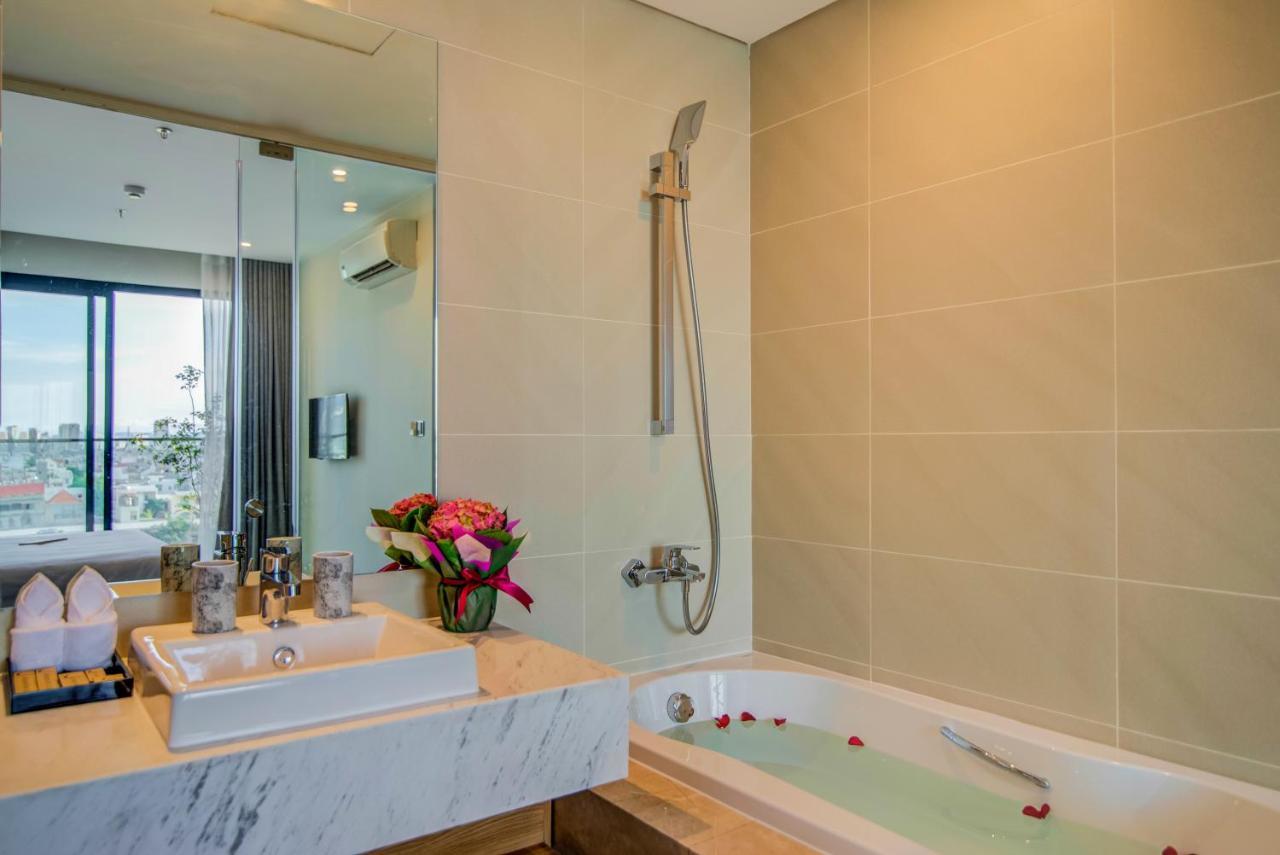 Moon Hotel And Apartment Da Nang Esterno foto