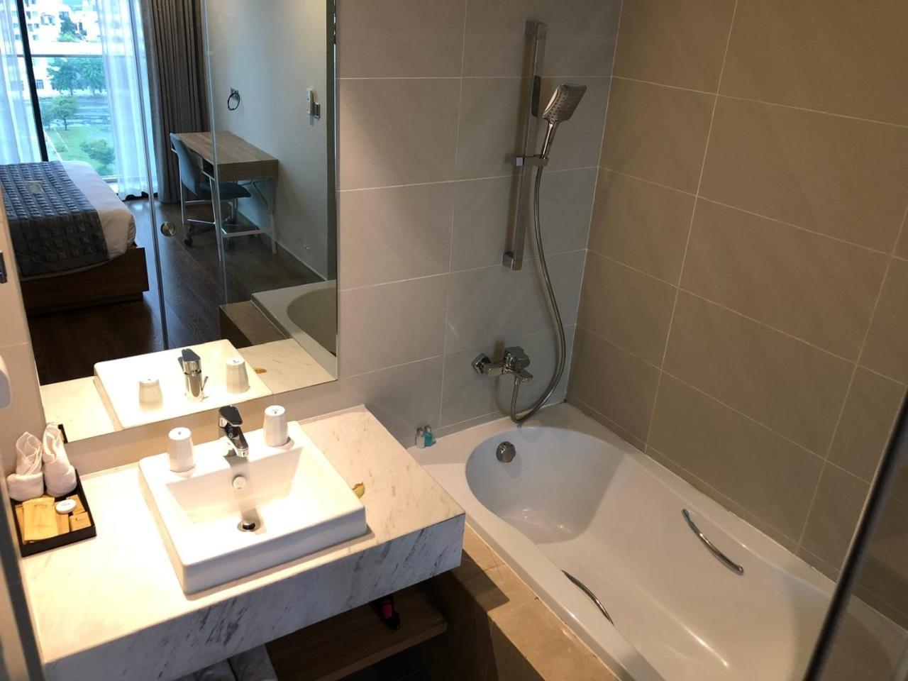 Moon Hotel And Apartment Da Nang Esterno foto